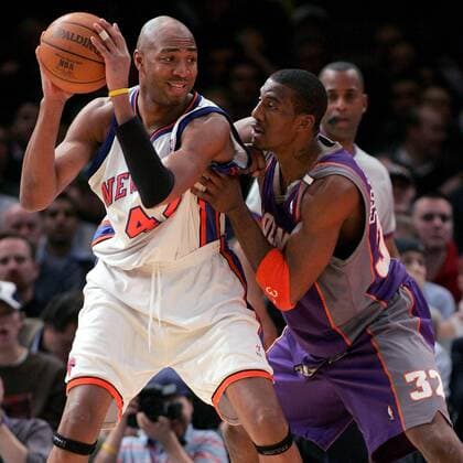 Vin Baker (New York Knicks, li.) gegen Amare Stoudemire (Phoenix Suns) - !! (Icon7895196) Basketball Herren NBA 2004 2005, New York Knicks - Phoenix Suns 118:133 Gruppe New York Dynamik, EDITORIAL USE ONLY