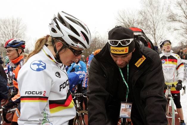 Hanka Kupfernagel (Deutschland) mit ihrem Trainer und Lebensgefährten Mike Kluge Radsport WM Damen UCI Cyclo Cross Weltmeisterschaft 2005, CycloCross, Crossrennen, Rad, Querfeldein, Querfeldeinfahren Gruppe St. Wendel