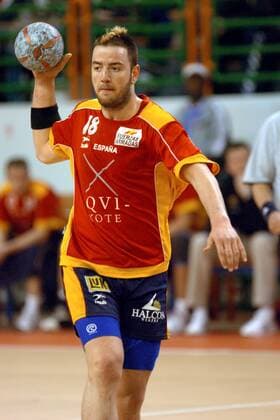 Iker Romero (Spanien) am Ball Handball WM Herren Weltmeisterschaft 2005, Länderspiel, Zwischenrunde, Hauptrunde, Nationalmannschaft, Nationalteam, Einzelbild Dynamik,