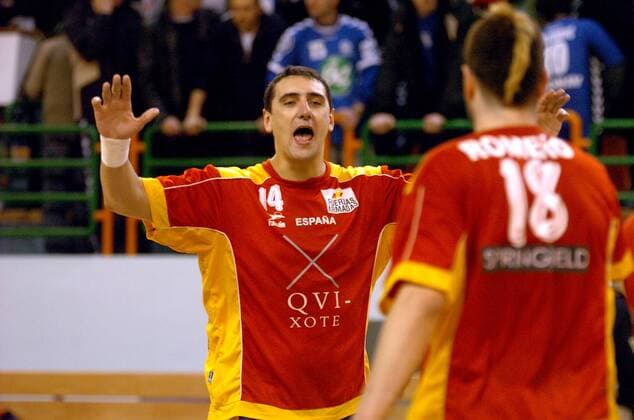Juan Perez (Spanien, li.) - Jubel Handball WM Herren Weltmeisterschaft 2005, Länderspiel, Zwischenrunde, Hauptrunde, Nationalmannschaft, Nationalteam, Gruppe Freude,