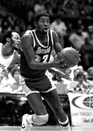 Earvin Johnson (Los Angeles Lakers) am Ball - !! (Icon50001) Basketball Herren NBA 1979 1980, Vneg, Vsw Einzelbild Dynamik, EDITORIAL USE ONLY