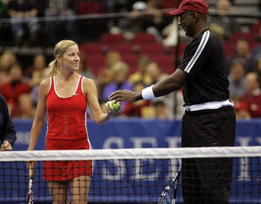 Chris Evert (li.) und der ehemalige Basketballstar Clyde Drexler (beide USA) bei einem Benefizturnier zu Gunsten von Flutopfern - !! (Icon7502949) Tennis Benefizturnier 2005, Benefiz, Wohltätigkeit, Sozialengagement, Soziales Engagement, Charity Gruppe Houston EDITORIAL USE ONLY