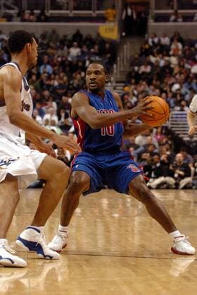Lindsey Hunter (Detroit) am Ball - !! (Icon7490786) Basketball Herren NBA 2004 2005, Washington Wizards - Detroit Pistons 96:105, Vdig Gruppe Washington Dynamik, EDITORIAL USE ONLY