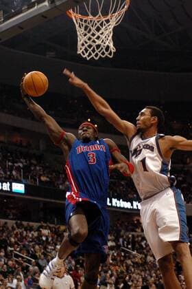 Ben Wallace (Detroit, li.) - Korbwurf gegen Jared Jeffries (Washington) - !! (Icon7490791) Basketball Herren NBA 2004 2005, Washington Wizards - Detroit Pistons 96:105, Vdig Gruppe Washington Abwehr, Dynamik, EDITORIAL USE ONLY