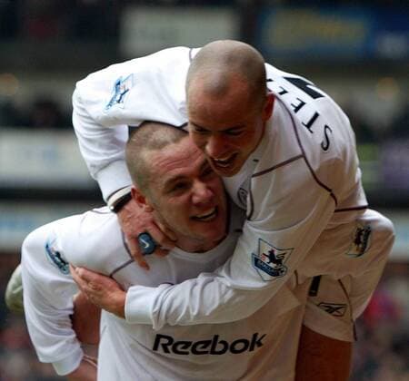Kevin Nolan (li.) und Stylianos Giannakopoulos (beide Bolton) - Torjubel - !! Fußball Herren English Premier League 2004 2005, 1. Englische Liga, Bolton Wanderers, Vdig Gruppe London Freude, Begeisterung,