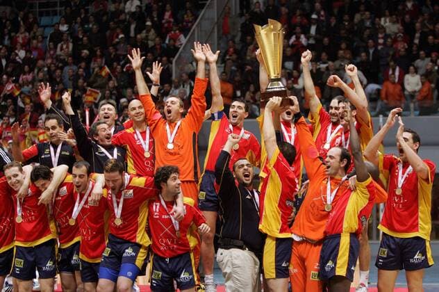 Spanien ist Weltmeister - Die ganze Mannschaft ist im Freudentaumel Handball WM Herren Weltmeisterschaft 2005, Länderspiel, Nationalmannschaft, Nationalteam, Finale, Endspiel Gruppe pan8207 Rades Begeisterung, Freude,  