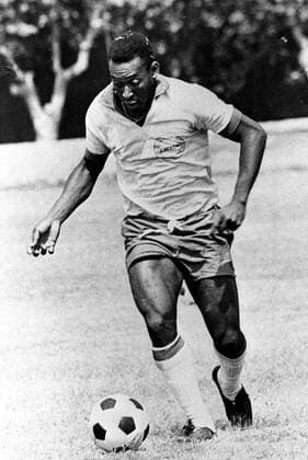 Pele (Brasilien) am Ball Fußball WM Herren Weltmeisterschaft 1970, Nationalmannschaft, Nationalteam, Training Einzelbild Aufnahmedatum geschätzt Dynamik,