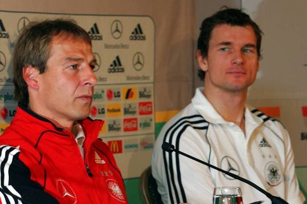 Bundestrainer Jürgen Klinsmann (li.) und Torwart Jens Lehmann (beide Deutschland) Fußball Herren Nationalmannschaft 2005, Nationalteam, Pressekonferenz, PK, Pressetermin Gruppe Düsseldorf