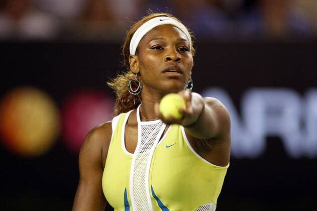 Serena Williams (USA) - Aufschlag Tennis Damen Australian Open 2005, Grand Slam, WTA-Tour, Einzelbild Melbourne