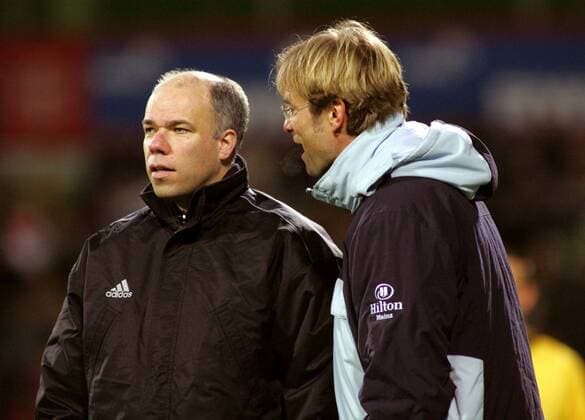 Trainer Jürgen Klopp (Mainz, re.) schreit den vierten Offiziellen Dirk Margenberg an Fußball 1. BL Herren Saison 2004 2005, FSV Mainz 05 Gruppe Leverkusen Wut,