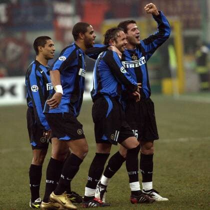 Torjubel Inter v.li.: Ivan Cordoba, Adriano, Sinisa Mihajlovic und Dejan Stankovic -  Fußball Herren Serie A 2004 2005, 1. Italienische Liga, Internazionale Mailand, Vdig Gruppe Mailand Freude,
