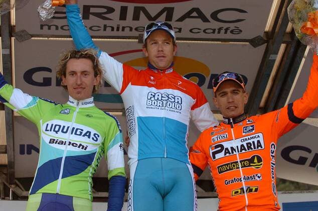 Siegerehrung bei der Trofeo Laigueglia 2005: Sieger Kim Kirchen (Luxemburg, Mitte) zwischen Franco Pellizotti (Italien Liquigas Bianchi, li.) und Paolo Tiralongo (Italien Ceramiche Panaria) -  Radsport Herren Trofeo Laigueglia 2005, Straßenradsport, Straße, Rad Gruppe