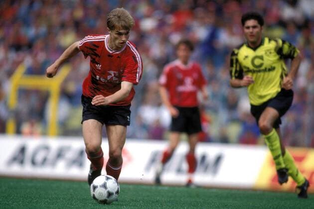 Christian Wück (li., Nürnberg) am Ball Fußball 1. BL Herren DEUTSCHSPRACHIGE SPORTZEITSCHRIFTEN UND -ZEITUNGEN NUR NACH RÜCKSPRACHE, Saison 1992 1993 Gruppe Nürnberg Dynamik,
