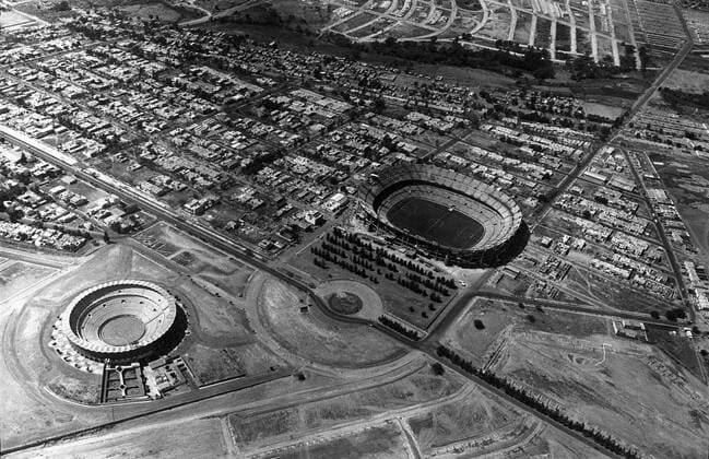 Das Estadio Jalisco (re.) kurz vor der Fertigstellung für die Weltmeisterschaft 1970 Fußball WM Herren Vorschau 1969 Weltmeisterschaft 1970, Totale Guadalajara