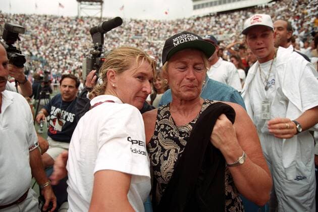 Steffi Graf (Deutschland, li.) und ihre Mutter Heidi können nach dem US Open Sieg ihre Tränen der Freude nicht mehr unterdrücken Tennis Damen US Open 1995, Grand Slam, WTA Tour, Finale, Endspiel Gruppe Flushing Meadow, Meadows, New York Freude,