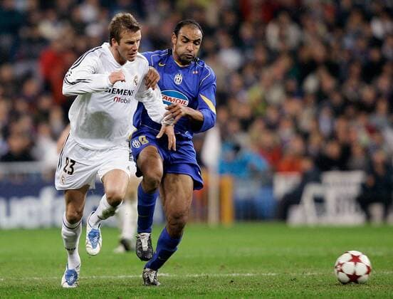 David Beckham (li., Real Madrid) gegen Emerson (Juve) -  Fußball EC 1 Herren Champions League 2004 2005, Real Madrid CF - Juventus Turin 1:0 Gruppe Madrid Dynamik,