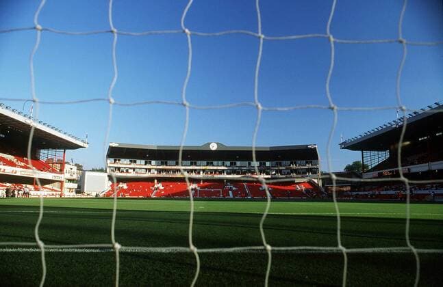 Der Highbury Park aus der Hintertorperspektive -  Fußball Herren English Premier League 2002 2003, 1. Englische Liga, Arsenal FC London, Vdig Totale Highbury London Leere