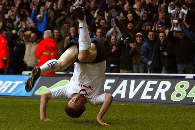 Robbie Keane (Tottenham Hotspur) - Torjubel mit Purzelbaum -  Fußball Herren English Premier League 2004 2005, 1. Englische Liga, Tottenham Hotspurs, Spurs, Vdig Einzelbild London Freude,