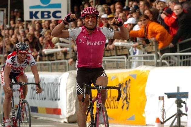 Steffen Wesemann (Deutschland T Mobile) gewinnt die Flandernrundfahrt 2004 -  Radsport Herren Flandernrundfahrt 2004, Flandern Rundfahrt, Straßenradsport, Straße, Rad Einzelbild Brügge - Meerbeke Freude,