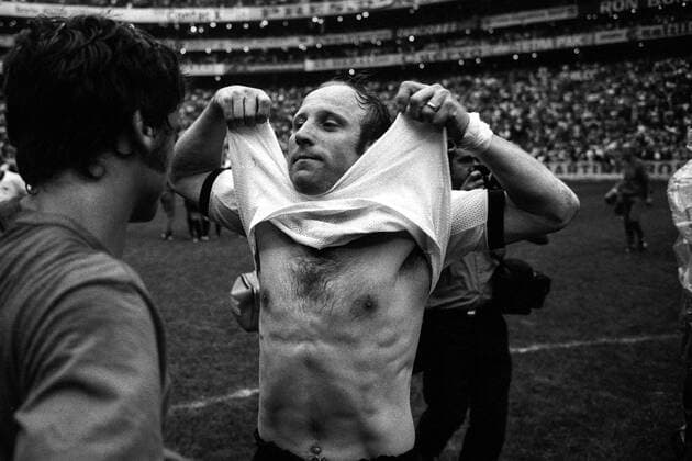 Uwe Seeler, 85. Geburtstag am 5. November Uwe Seeler (re., BR Deutschland) tauscht mit Mario Bertini (Italien) die Trikots Fußball WM Herren Weltmeisterschaft 1970, Halbfinale, Länderspiel, Nationalmannschaft, Nationalteam, Nationaltrikot, Gruppe Mexico City