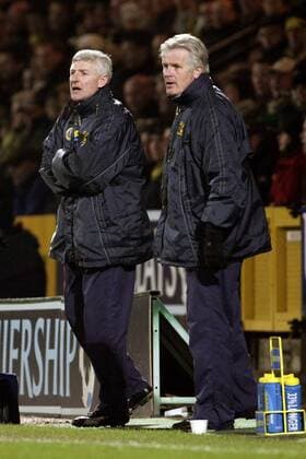 Trainer Nigel Worthington (Norwich, li.) -  Fußball Herren English Premier League 2004 2005, 1. Englische Liga, Norwich City Gruppe Norwich