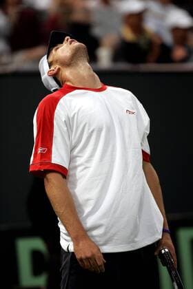 Andy Roddick (USA) verzweifelt nach der 2:3 Niederlage in der 1. Davis Cup Runde - (Icon7404357) Tennis Herren Daviscup 2005, Davis Cup, Einzelbild Los Angeles, LA, L. A. Enttäuschung, Verzweiflung, EDITORIAL USE ONLY