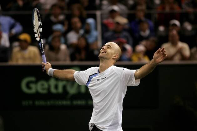 Ivan Ljubicic (Kroatien) feiert erleichtert den 2:3 Erfolg und das Erreichen der 2. Davis Cup Runde - (Icon7404358) Tennis Herren Daviscup 2005, Davis Cup, Einzelbild Los Angeles, LA, L. A. Begeisterung, Freude, EDITORIAL USE ONLY