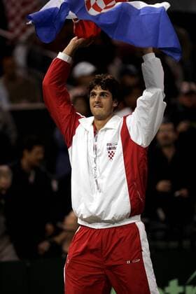 Mario Ancic (Kroatien) feiert ausgelassen den 2:3 Erfolg und das Erreichen der 2. Davis Cup Runde - (Icon7404365) Tennis Herren Daviscup 2005, Davis Cup, Einzelbild Los Angeles, LA, L. A. Freude, EDITORIAL USE ONLY