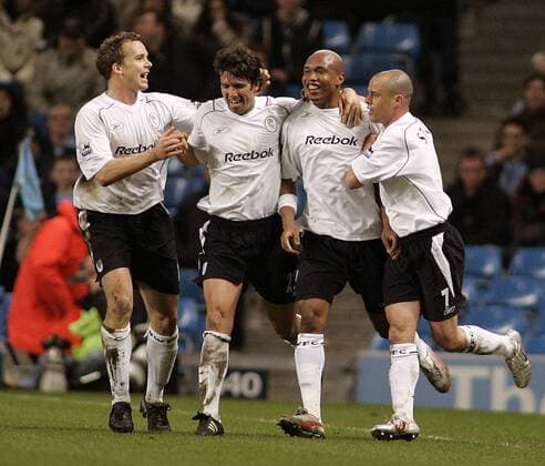 Torjubel Bolton, v. li.: Kevin Davies, Vincent Candela, Torschütze El Hadji Diouf und Stylianos Giannakopoulos - EDITORIAL USE ONLY. No use with unauthorised audio, video, data, fixture lists, club league logos or live services. Online in-match use limited to 120 images, no video emulation. No use in betting, games or single club league player publications. Fußball Herren English Premier League 2004 2005, 1. Englische Liga, Bolton Wanderers Gruppe Manchester Freude,