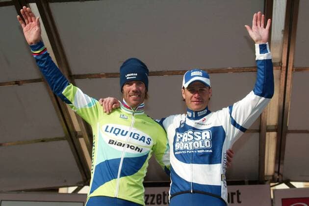Sprinter unter sich: Sieger Mario Cipollini (Liquigas Bianchi, li.) und Alessandro Petacchi (beide Italien Fassa Bortolo) -  Radsport Herren Giro della Provincia di Lucca 2005, Straßenradsport, Straße, Rad Gruppe Lucca Freude,