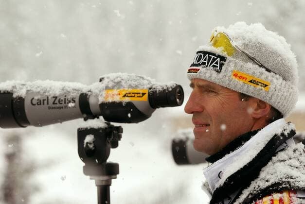 Nationaltrainer Frank Ullrich (Deutschland) am Carl Zeiss Fernglas Biathlon WM Herren Weltmeisterschaft 2005, Training, Vdig Einzelbild Hochfilzen