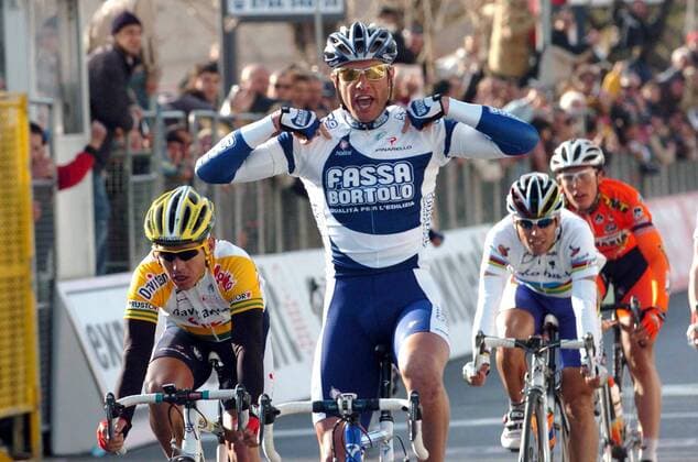 Alessandro Petacchi (Italien Fassa Bortolo) gewinnt den Massensprint -  Radsport Herren 40. Tirreno Adriatico 2005, Straßenradsport, Straße, Rad, 1. Etappe, Vdig Einzelbild Civitavecchia Freude,
