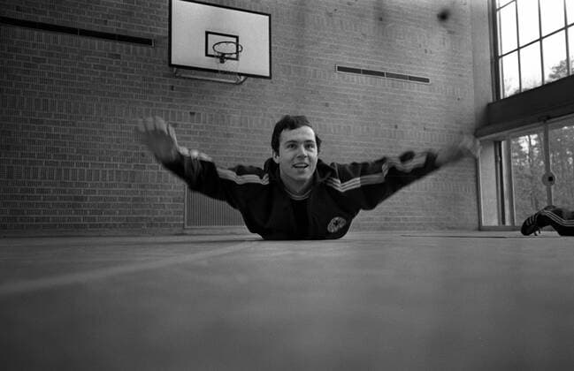 Franz Beckenbauer (BR Deutschland) beim Bodenturnen Fußball Herren Nationalmannschaftstraining 1970, Nationalteam, Training, BRD Einzelbild Frankfurt M.