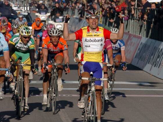 Etappensieger Oscar Freire Gomez (Spanien Rabobank) jubelt im Ziel -  Radsport Herren 40. Tirreno Adriatico 2005, Zwei Meere Rundfahrt, Pro Tour, ProTour, Straßenradsport, Straße, Rad, Gruppe 4. Etappe Teramo - Servigliano Freude,