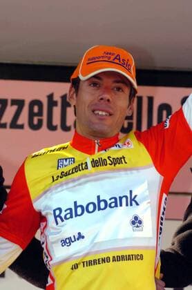 Oscar Freire Gomez (Spanien Rabobank) feiert bereits den 3. Etappensieg bei der Tirreno Adriatico -  Radsport Herren 40. Tirreno Adriatico 2005, Zwei Meere Rundfahrt, Pro Tour, ProTour, Straßenradsport, Straße, Rad, Porträt 4. Etappe Teramo - Servigliano Freude,