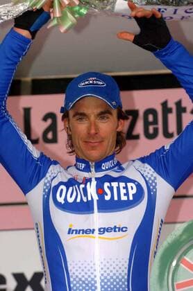 Servais Knaven (Niederlande Quick Step) - Etappensieger der 5. Etappe der Tirreno Adriatico - während der Siegerehrung -  Radsport Herren 40. Tirreno Adriatico 2005, Zwei Meere Rundfahrt, Pro Tour, ProTour, Straßenradsport, Straße, Rad Porträt 5. Etappe: Saltara - Saltara Freude,