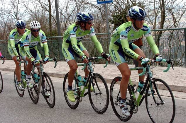 Das Team Liquigas Bianchi, v. re.: Mauro Gerosa, Dario Andriotti, Mario Cipollini (alle Italien) und Magnus Backstedt (Schweden) -  Radsport Herren 40. Tirreno Adriatico 2005, Straßenradsport, Zwei Meere Rundfahrt, Straße, Rad Gruppe 6. Etappe: Civitanova Marche - Civitanova Marche