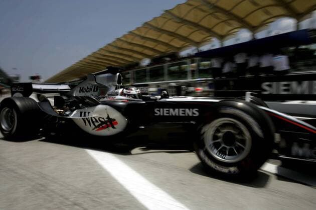 Juan Pablo Montoya (Kolumbien McLaren Mercedes) fährt in seinem Boliden auf die Strecke Motorsport Grand Prix Herren Großer Preis von Malaysia 2005, Formel 1 Weltmeisterschaft, F1, F, GP, WM, Qualifying Einzelbild Sepang Kuala Lumpur
