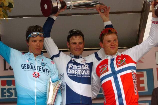 Siegerehrung des 96. Mailand - San Remo - Sieger Alessandro Petacchi (Italien Fassa Bortolo, Mitte) zwischen Danilo Hondo (Deutschland Gerolsteiner, li.) und Thor Hushovd (Norwegen Credit Agricole) -  Radsport Herren 96. Mailand - San Remo 2005, Straßenradsport, Straße, Rad Gruppe Freude,