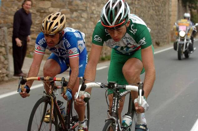 Paolo Bettini (Italien Quick Step, li.) und Andrey Kashechkin (Kasachstan Credit Agricole) -  Radsport Herren 96. Mailand - San Remo 2005, Straßenradsport, Straße, Rad Gruppe