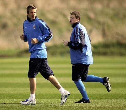 David Beckham (li.) und Wayne Rooney (beide England) - Lauftraining - EDITORIAL USE ONLY. No use with unauthorised audio, video, data, fixture lists, club league logos or live services. Online in-match use limited to 120 images, no video emulation. No use in betting, games or single club league player publications. Fußball Herren Nationalmannschaft 2005, Nationalteam, Training, Vorbereitung Gruppe Manchester