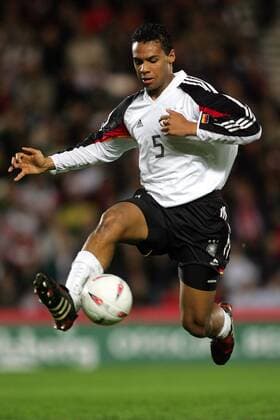 Marvin Job Matip (Deutschland U21) am Ball -  Fußball Länderspiel Herren U 21 Europameisterschaftsqualifikation 2005, Qualifikation, Nationalmannschaft, Nationalteam, Einzelbild Hull Dynamik,