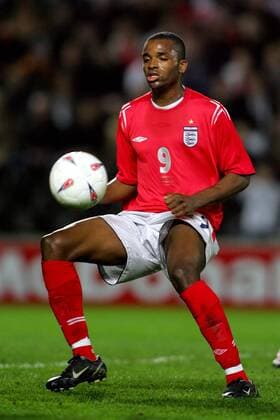 Darren Bent (England U21) am Ball -  Fußball Länderspiel Herren U 21 Europameisterschaftsqualifikation 2005, Qualifikation, Länderspiel, Vdig Einzelbild Hull