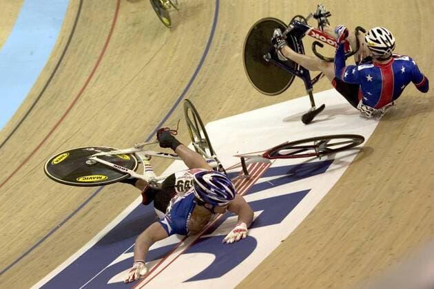 Michael Rodriguez (Puerto Rico, li.) und Christian Stahl (USA) stürzen (Serie 1 6) - (Icon4350027) Radsport WM Herren UCI Bahnrad Weltmeisterschaft 2005, Bahnradsport, Rad, Bahn, Einzelbild Sturz, Fall, fallen, Los Angeles, L.A., LA, L A EDITORIAL USE ONLY