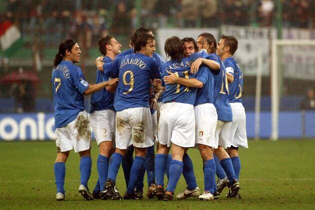Torjubel Italien v.li.: Mauro Camoranesi, Giorgio Chiellini, Alberto Gilardino, Antonio Cassano, Andrea Pirlo, Francesco Totti, Fabio Cannavaro Fußball Länderspiel Herren Weltmeisterschaftsqualifikation 2005, Qualifikation, Länderspiel, Nationalmannschaft, Nationalteam, Gruppe Mailand Freude,