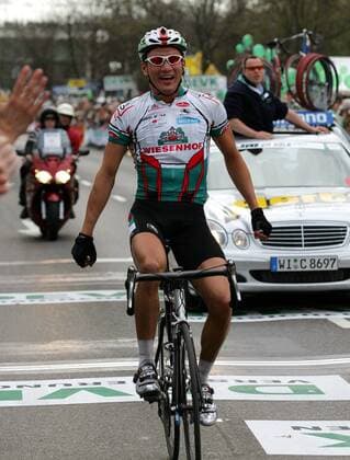 David Kopp (Deutschland Wiesenhof) gewinnt das Rennen Rund um Köln Radsport Herren Straßenradsport 2005, Straße, Rad Einzelbild Köln Freude,
