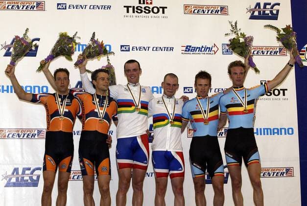 Siegerehrung Madison - v.li. Danny Stam und Robert Slippens (beide Niederlande), die Weltmeister Robert Hayles und Mark Cavendish (beide Großbritannien), Matthew Gilmore und Iljo Keisse (beide Belgien) - (Icon4350058) Radsport WM Herren UCI Bahnrad Weltmeisterschaft 2005, Bahnradsport, Straße, Rad, Madison Gruppe Los Angeles, LA, L A, Freude, EDITORIAL USE ONLY