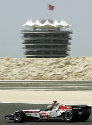 Jenson Button (England BAR-Honda) in seinem Boliden Motorsport Grand Prix Herren Großer Preis von Bahrain 2005, Formel 1 Weltmeisterschaft, F1, F, GP, WM Einzelbild Bahrain International Circuit Manama, Sakhir