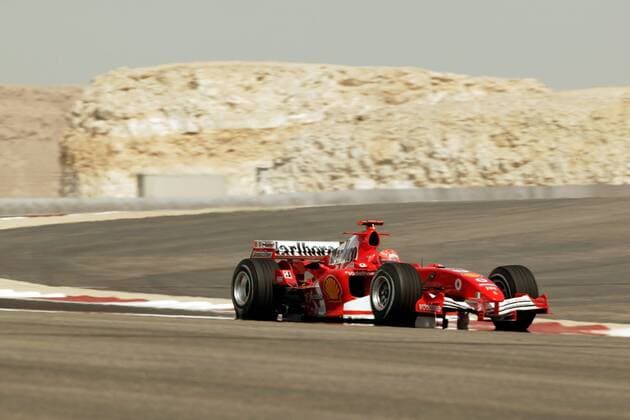 Michael Schumacher (Deutschland Ferrari) in seinem Boliden Motorsport Grand Prix Herren Großer Preis von Bahrain 2005, Formel 1 Weltmeisterschaft, F1, F, GP, WM, Qualifying, Vdig Einzelbild Bahrain International Circuit Manama, Sakhir