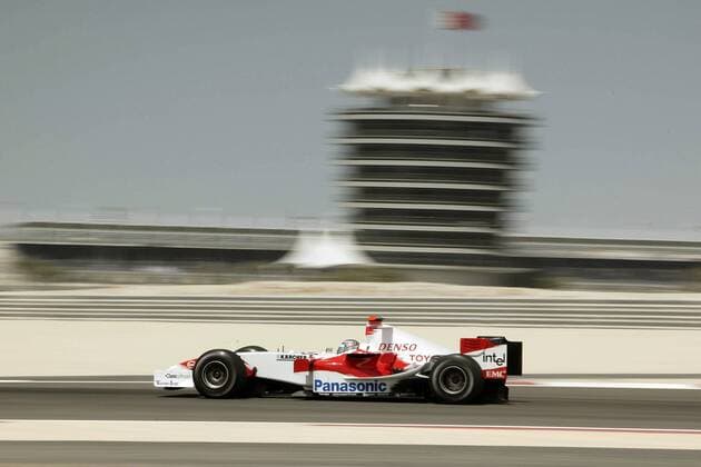 Jarno Trulli (Italien Toyota) in seinem Boliden Motorsport Grand Prix Herren Großer Preis von Bahrain 2005, Formel 1 Weltmeisterschaft, F1, F, GP, WM, Qualifying, Vdig Totale Bahrain International Circuit Manama, Sakhir